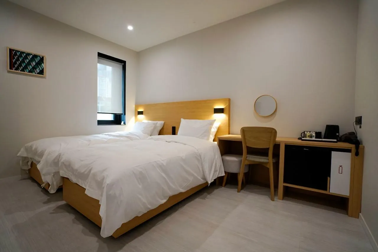 Mipo Oceanside Hotel Busan 2*,  South Korea